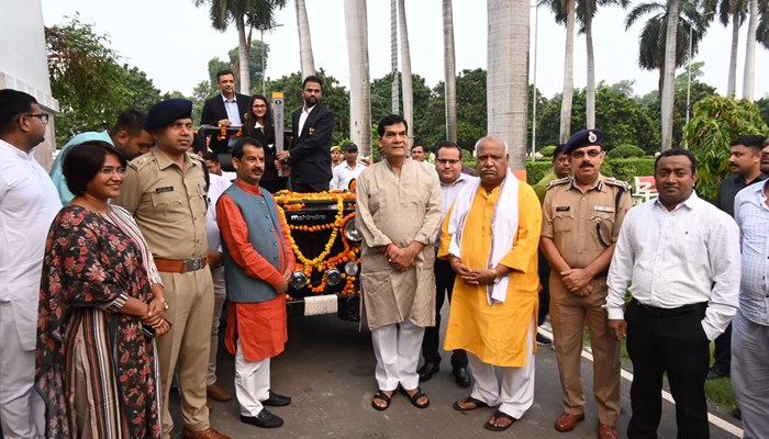 शतरंज के खिलाड़ियों को जागरूक करने ओलंपियाड टॉर्च रैली अयोध्या से गोरखपुर हुई रवाना